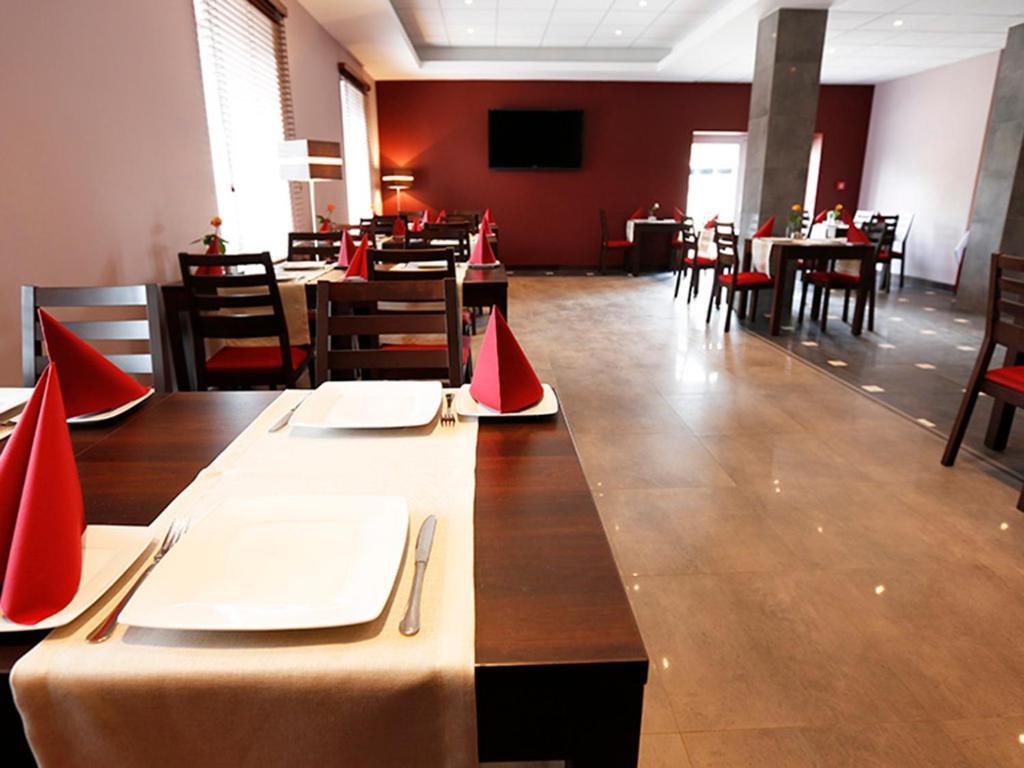 Hotel Otolinski ปวอตสก์ ภายนอก รูปภาพ